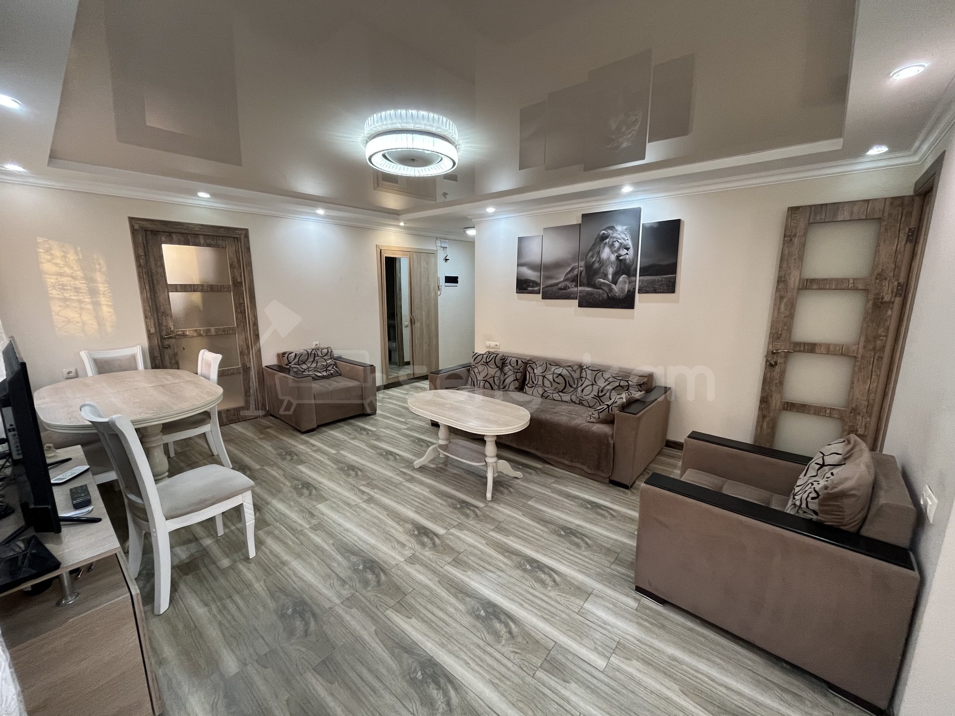 3 Սենյականոց Բնակարան Քարե Շենքում, 55քմ, 3/5 հարկ, Կապիտալ Վերանորոգված, Կահավորված