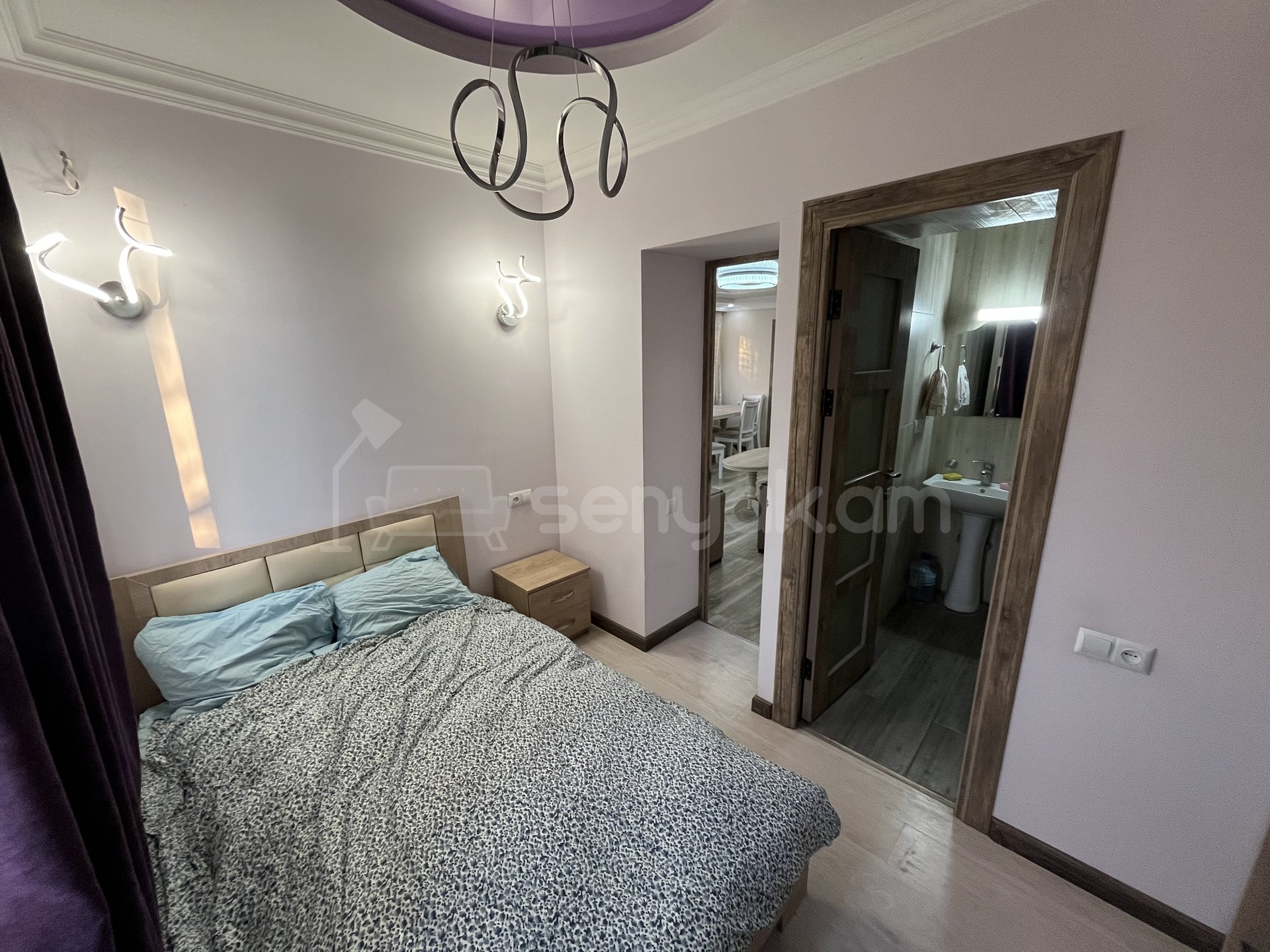 3 Սենյականոց Բնակարան Քարե Շենքում, 55քմ, 3/5 հարկ, Կապիտալ Վերանորոգված, Կահավորված