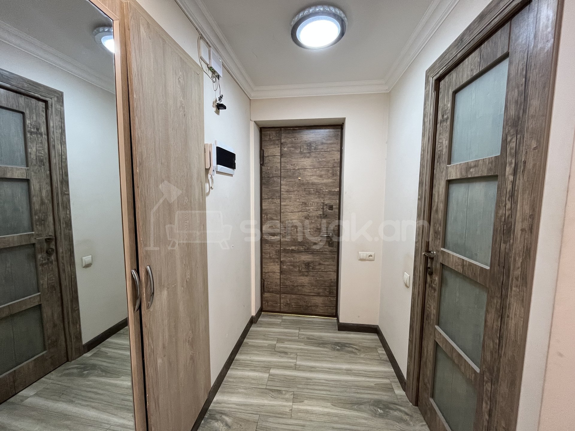 3 Սենյականոց Բնակարան Քարե Շենքում, 55քմ, 3/5 հարկ, Կապիտալ Վերանորոգված, Կահավորված