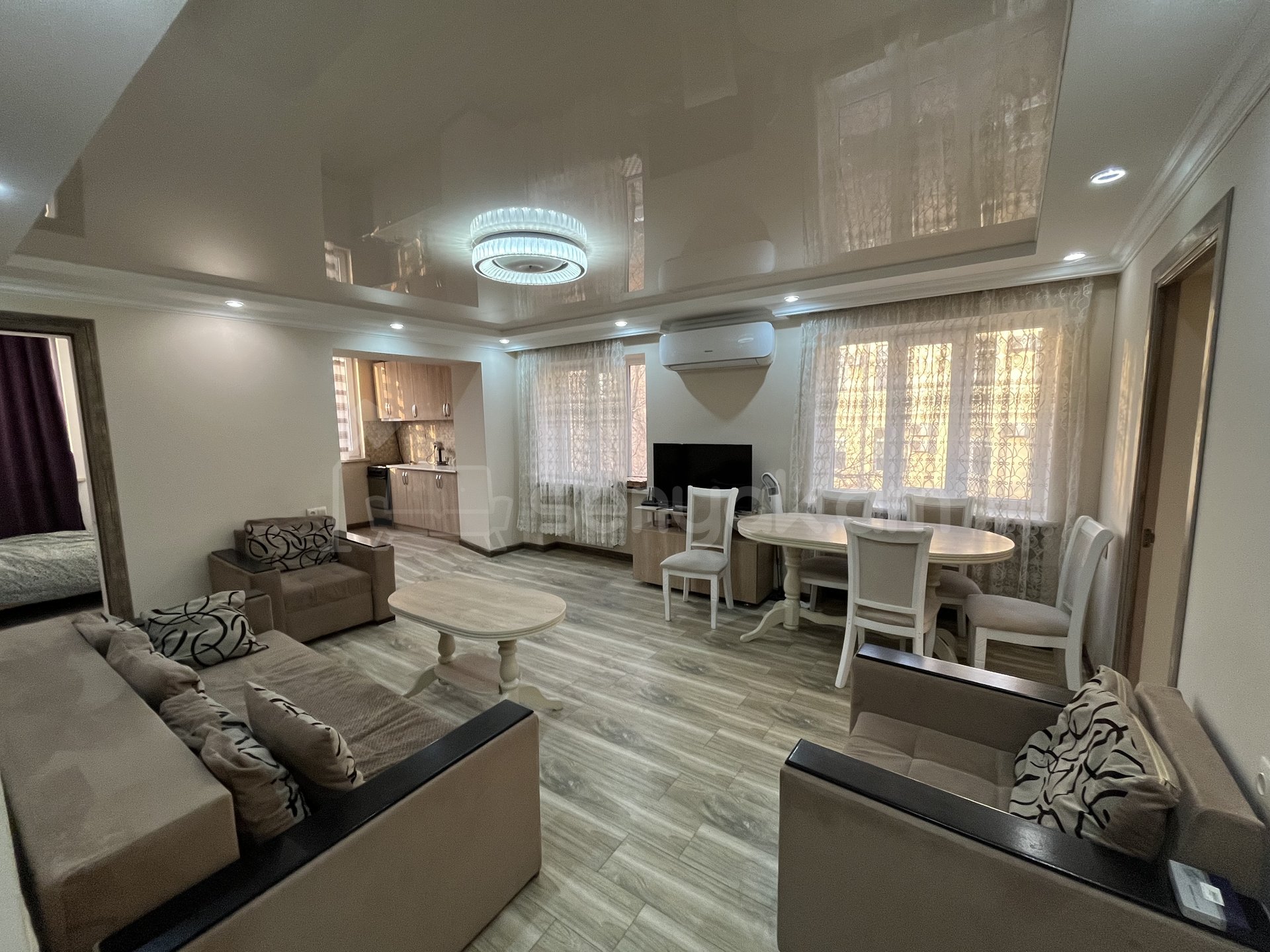 3 Սենյականոց Բնակարան Քարե Շենքում, 55քմ, 3/5 հարկ, Կապիտալ Վերանորոգված, Կահավորված