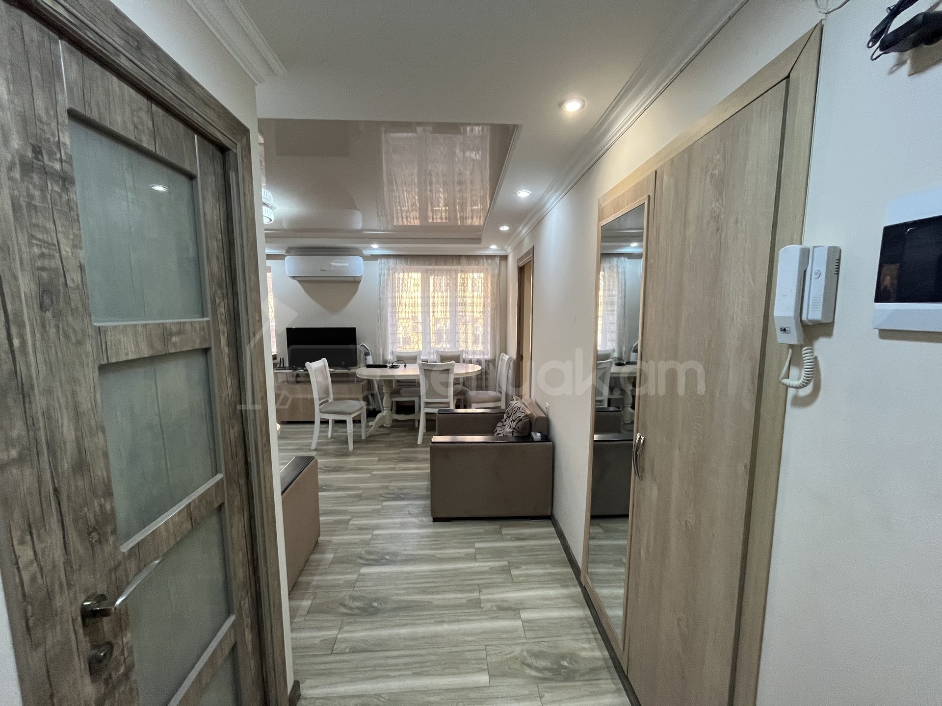 3 Սենյականոց Բնակարան Քարե Շենքում, 55քմ, 3/5 հարկ, Կապիտալ Վերանորոգված, Կահավորված