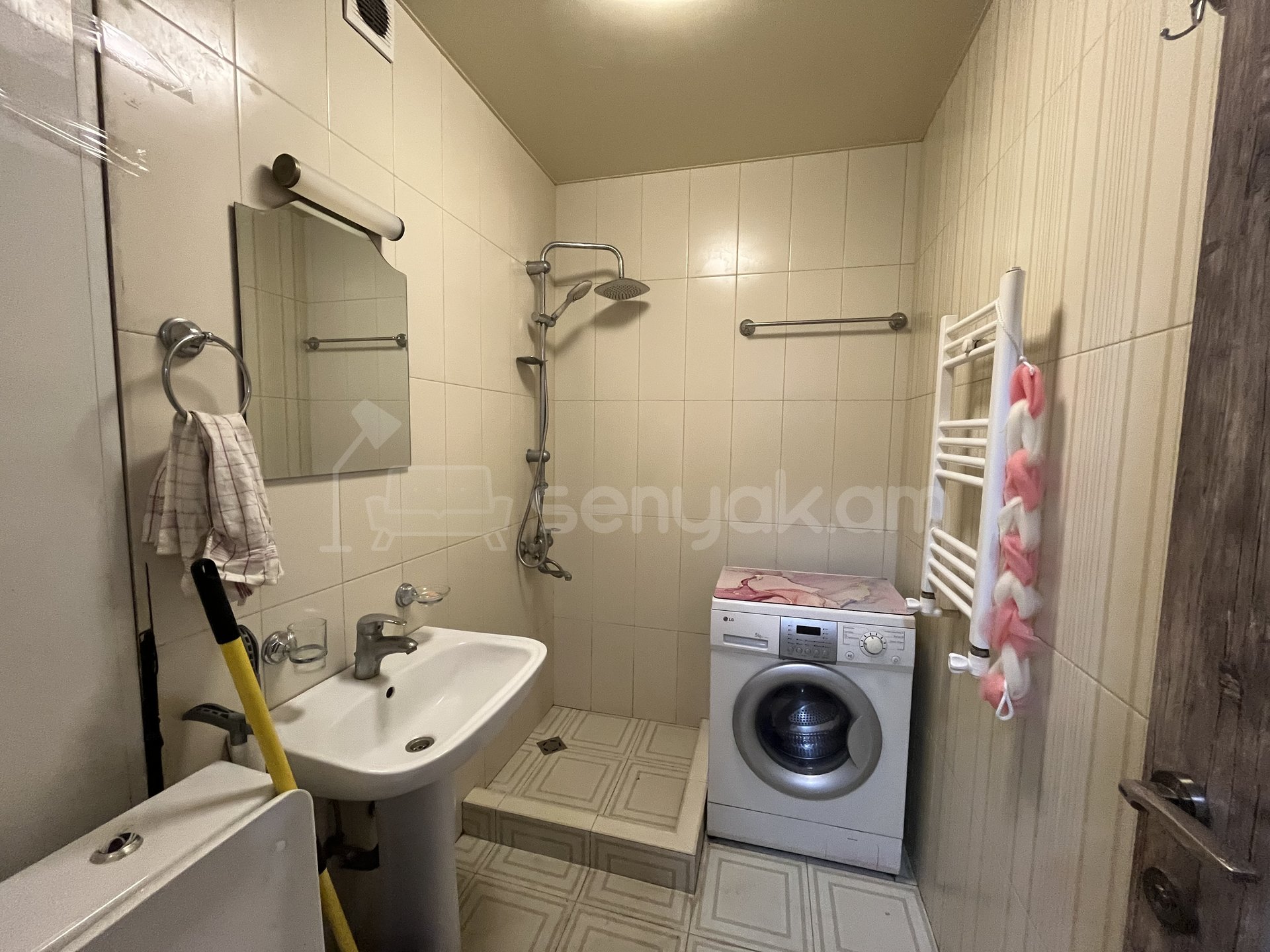 3 Սենյականոց Բնակարան Քարե Շենքում, 55քմ, 3/5 հարկ, Կապիտալ Վերանորոգված, Կահավորված