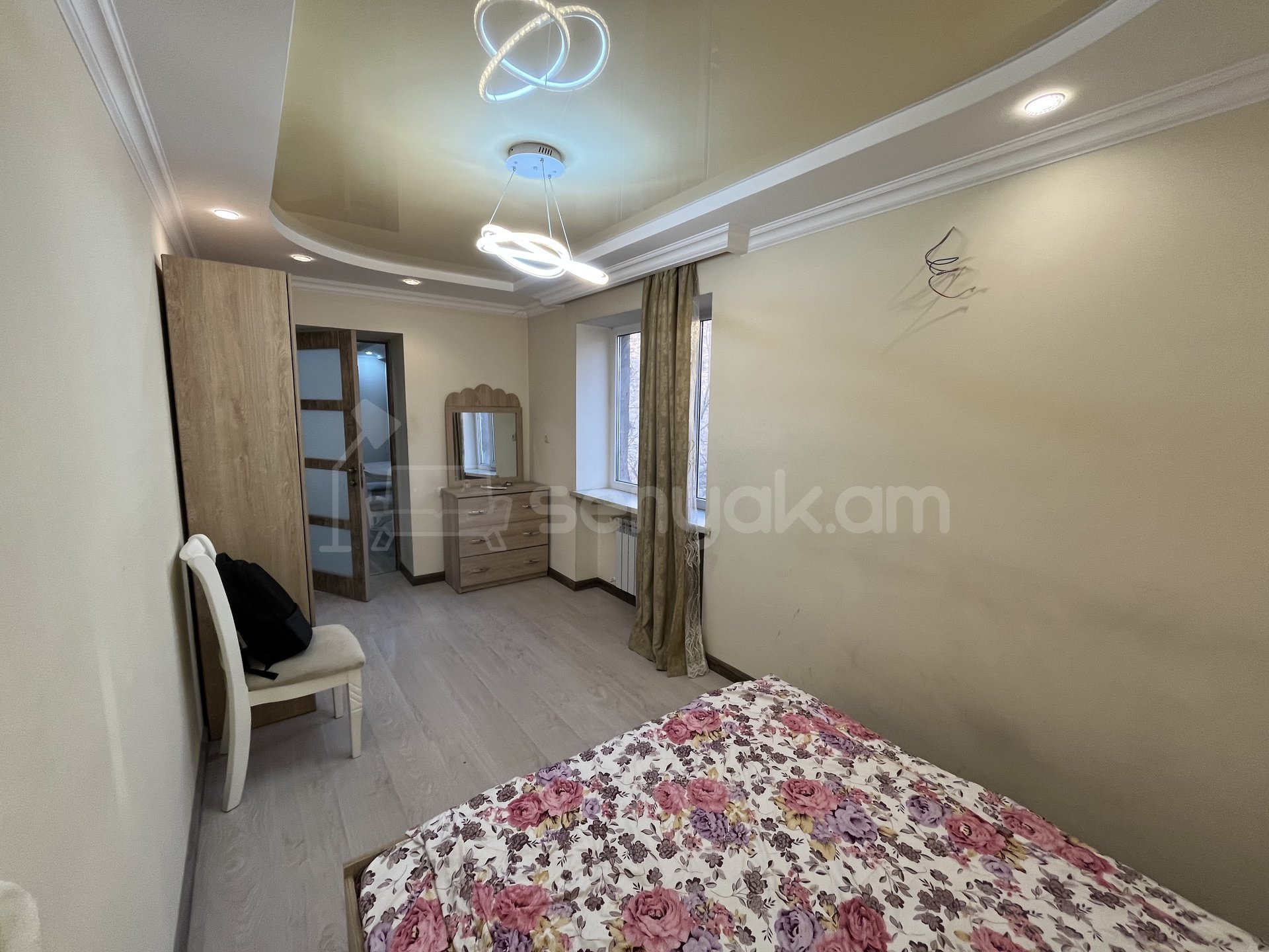 3 Սենյականոց Բնակարան Քարե Շենքում, 55քմ, 3/5 հարկ, Կապիտալ Վերանորոգված, Կահավորված