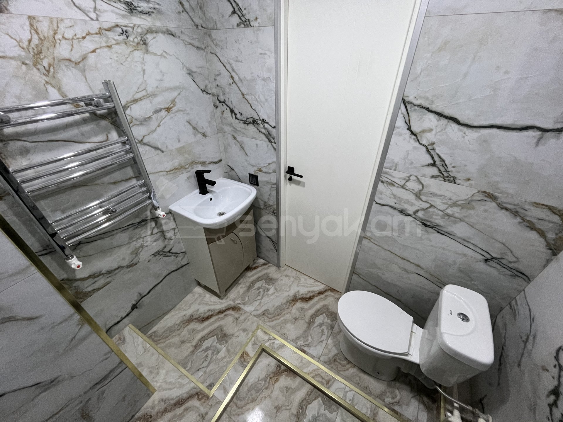 2 Սենյականոց Բնակարան Քարե Շենքում, 39քմ, 2/4 հարկ, Կապիտալ Վերանորոգված