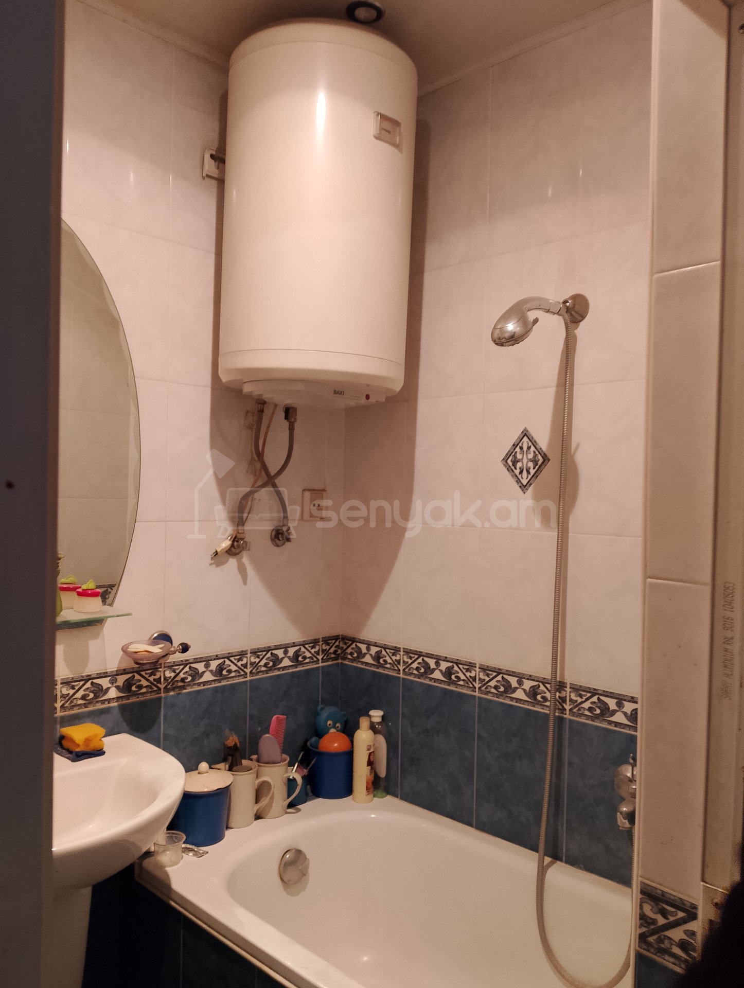 1 Սենյականոց Բնակարան Քարե Շենքում, 30քմ, 4/4 հարկ, Կոսմետիկ Վերանորոգված