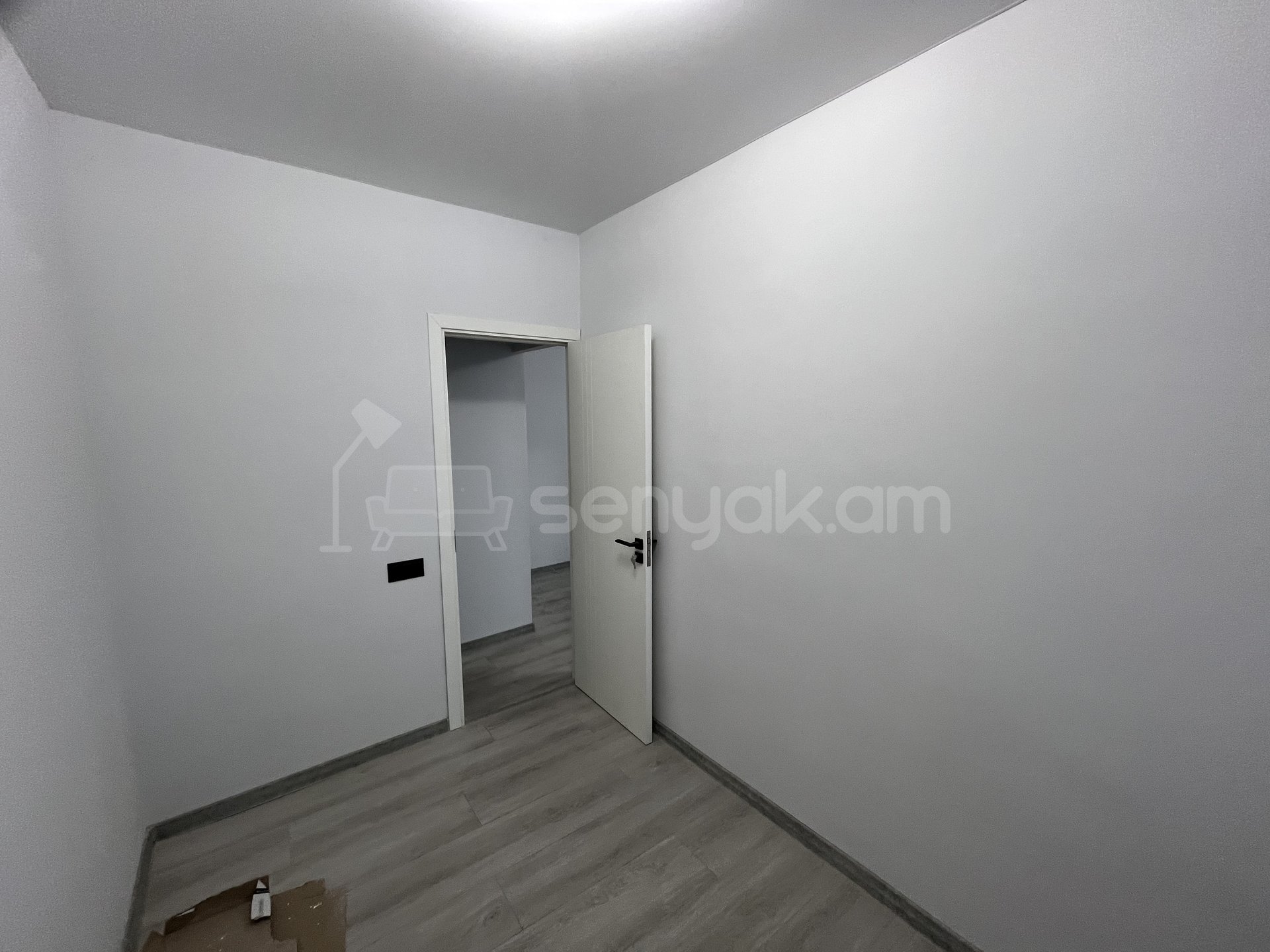 3 Սենյականոց Բնակարան Քարե Շենքում, 63քմ, 2/4 հարկ, Կապիտալ Վերանորոգված