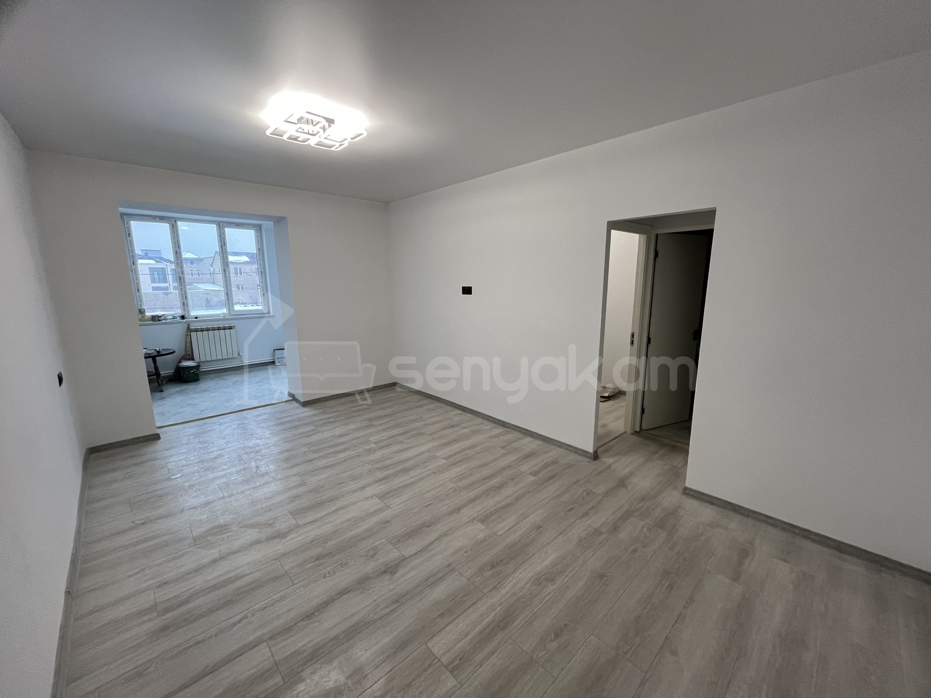 3 Սենյականոց Բնակարան Քարե Շենքում, 63քմ, 2/4 հարկ, Կապիտալ Վերանորոգված