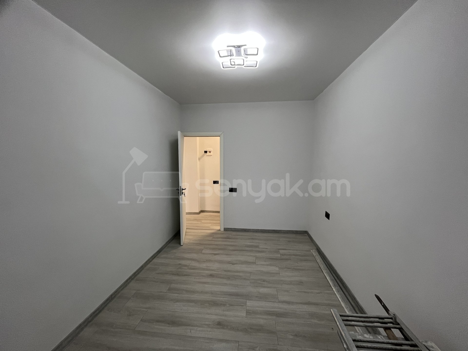 3 Սենյականոց Բնակարան Քարե Շենքում, 63քմ, 2/4 հարկ, Կապիտալ Վերանորոգված