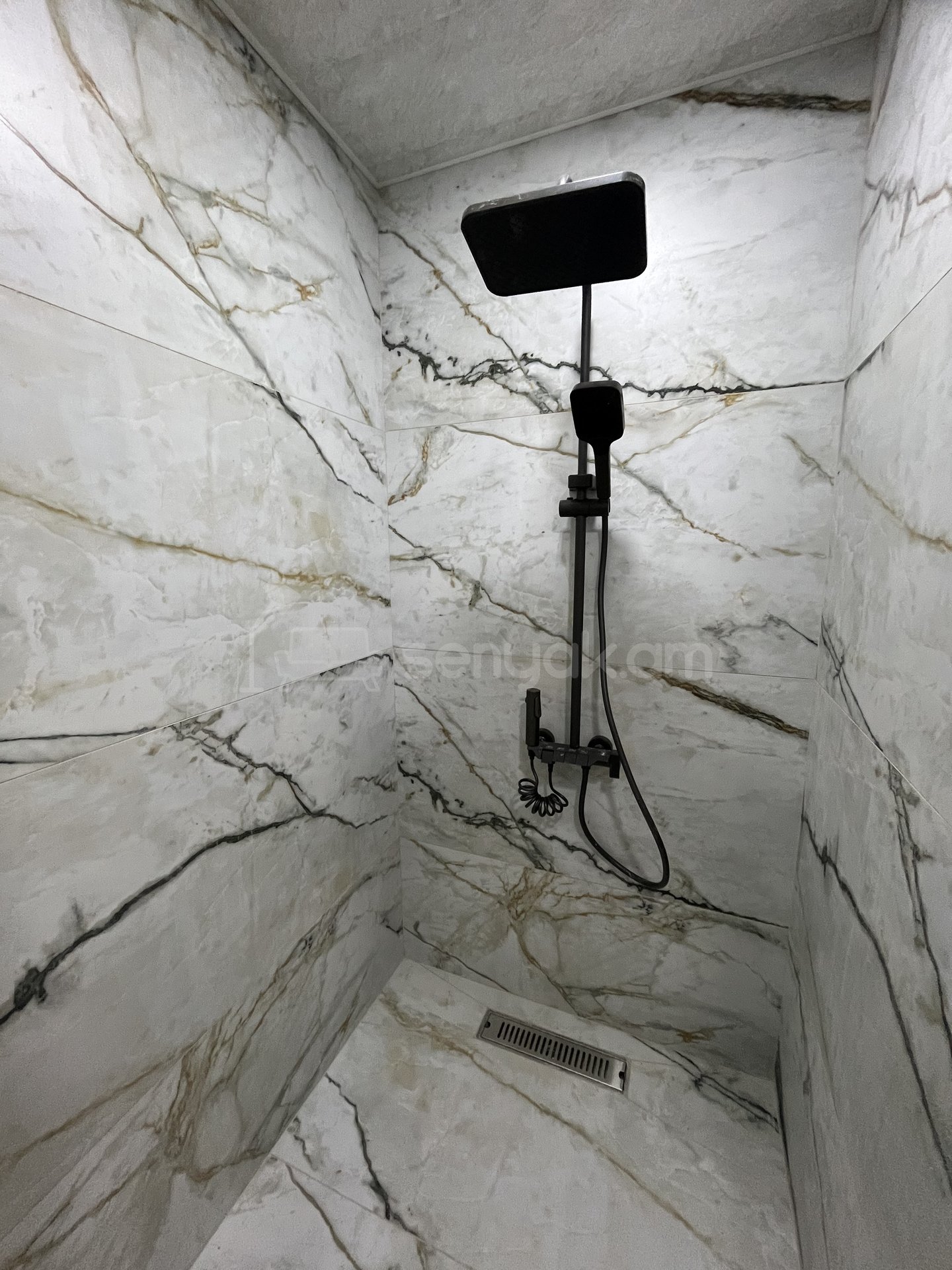 3 Սենյականոց Բնակարան Քարե Շենքում, 63քմ, 2/4 հարկ, Կապիտալ Վերանորոգված