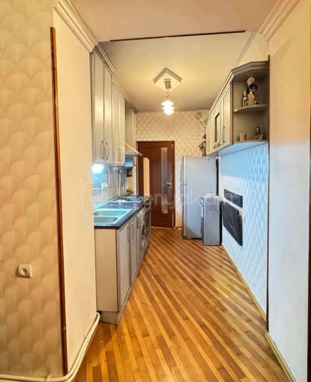 4 Սենյականոց Բնակարան Քարե Շենքում, 103քմ, 3/3 հարկ, Կապիտալ Վերանորոգված