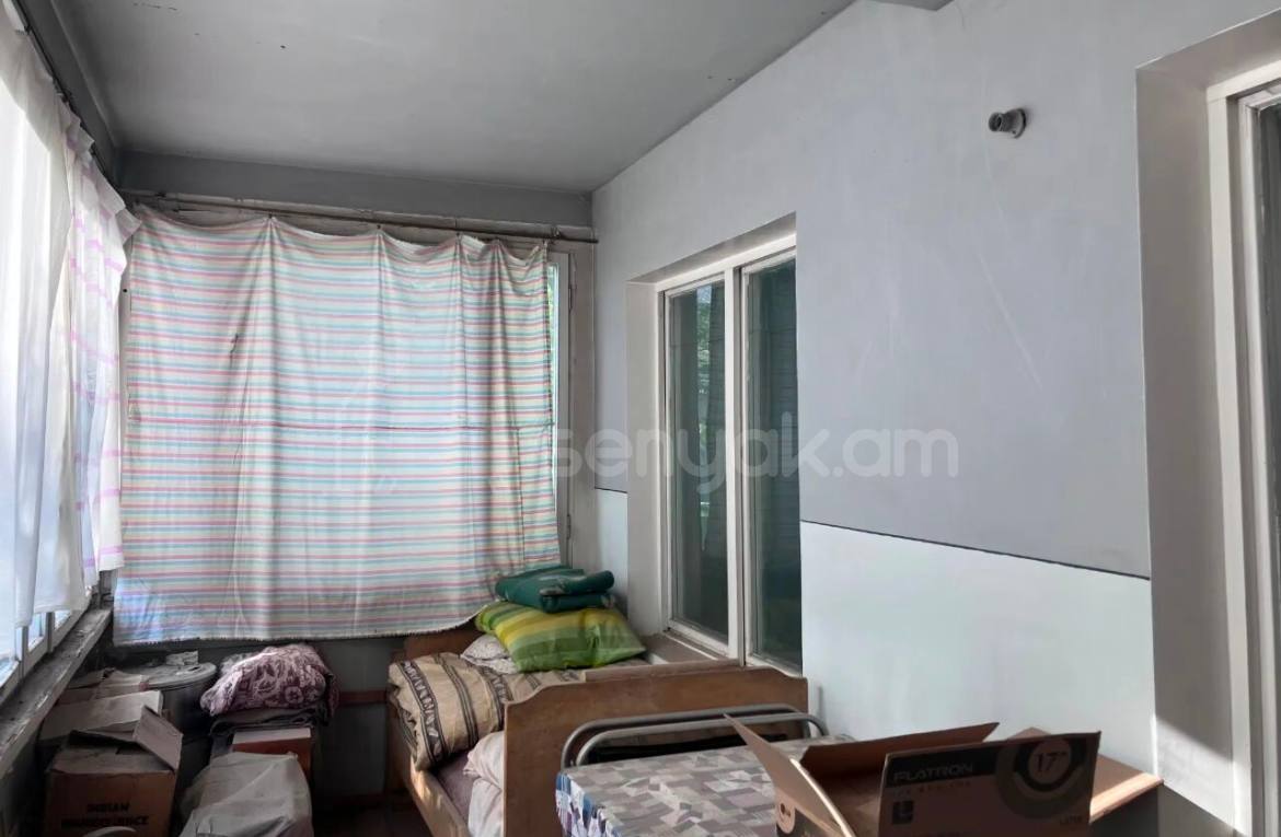 3 Սենյականոց Բնակարան Քարե Շենքում, 110քմ, 2/5 հարկ, Պետական Վիճակում