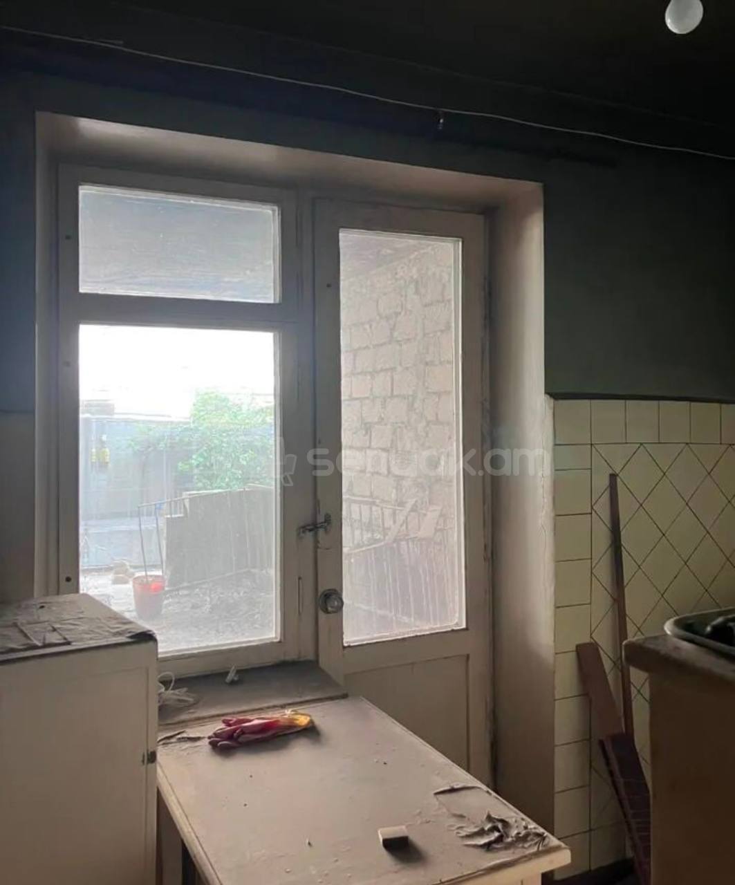 3 Սենյականոց Բնակարան Քարե Շենքում, 110քմ, 2/5 հարկ, Պետական Վիճակում