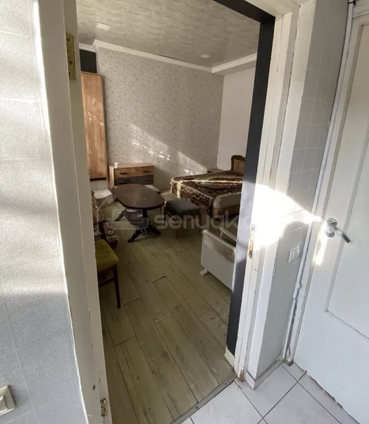 1 Սենյականոց Բնակարան Քարե Շենքում, 30քմ, 1/1 հարկ, Նորմալ Վիճակում, Կահավորված