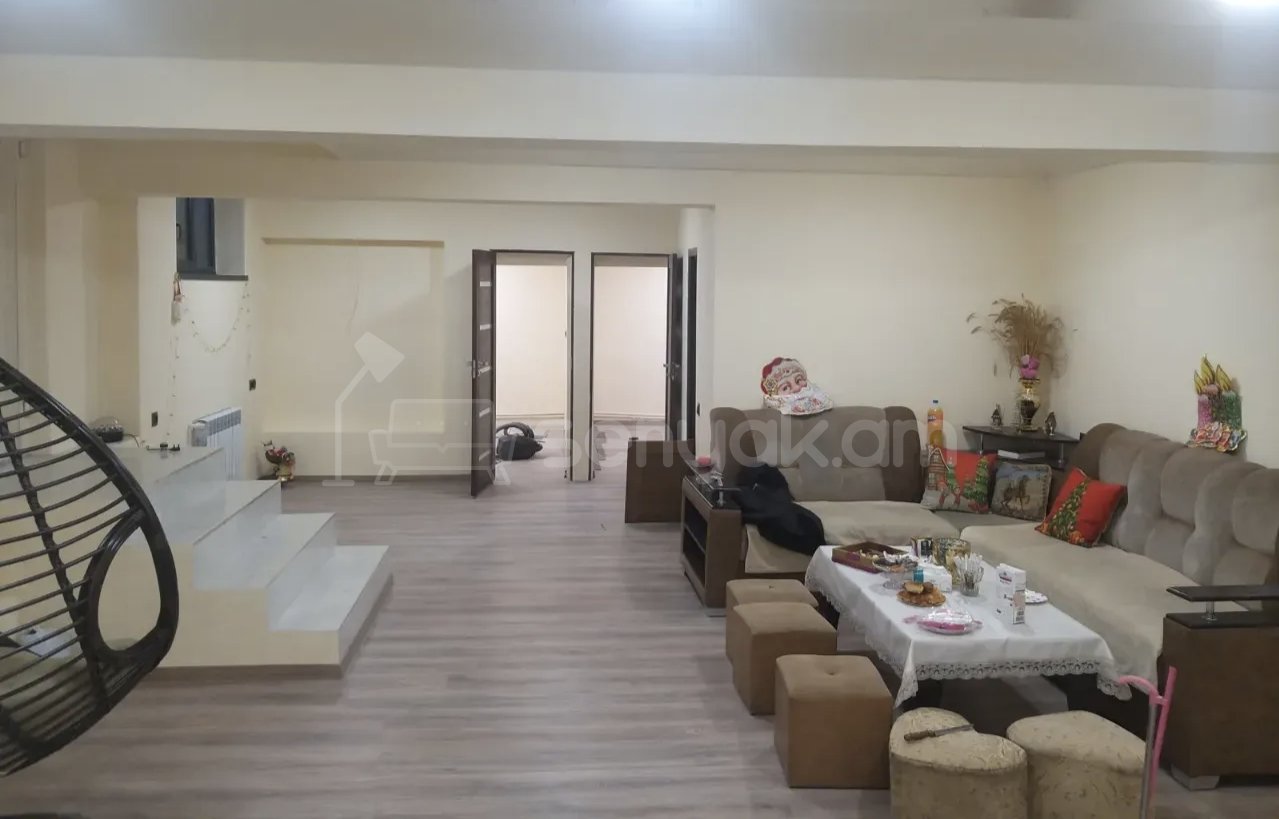 3 Սենյականոց Բնակարան, 72քմ, 9/9 հարկ, Նորմալ Վիճակում, Կահավորված, Արևկող