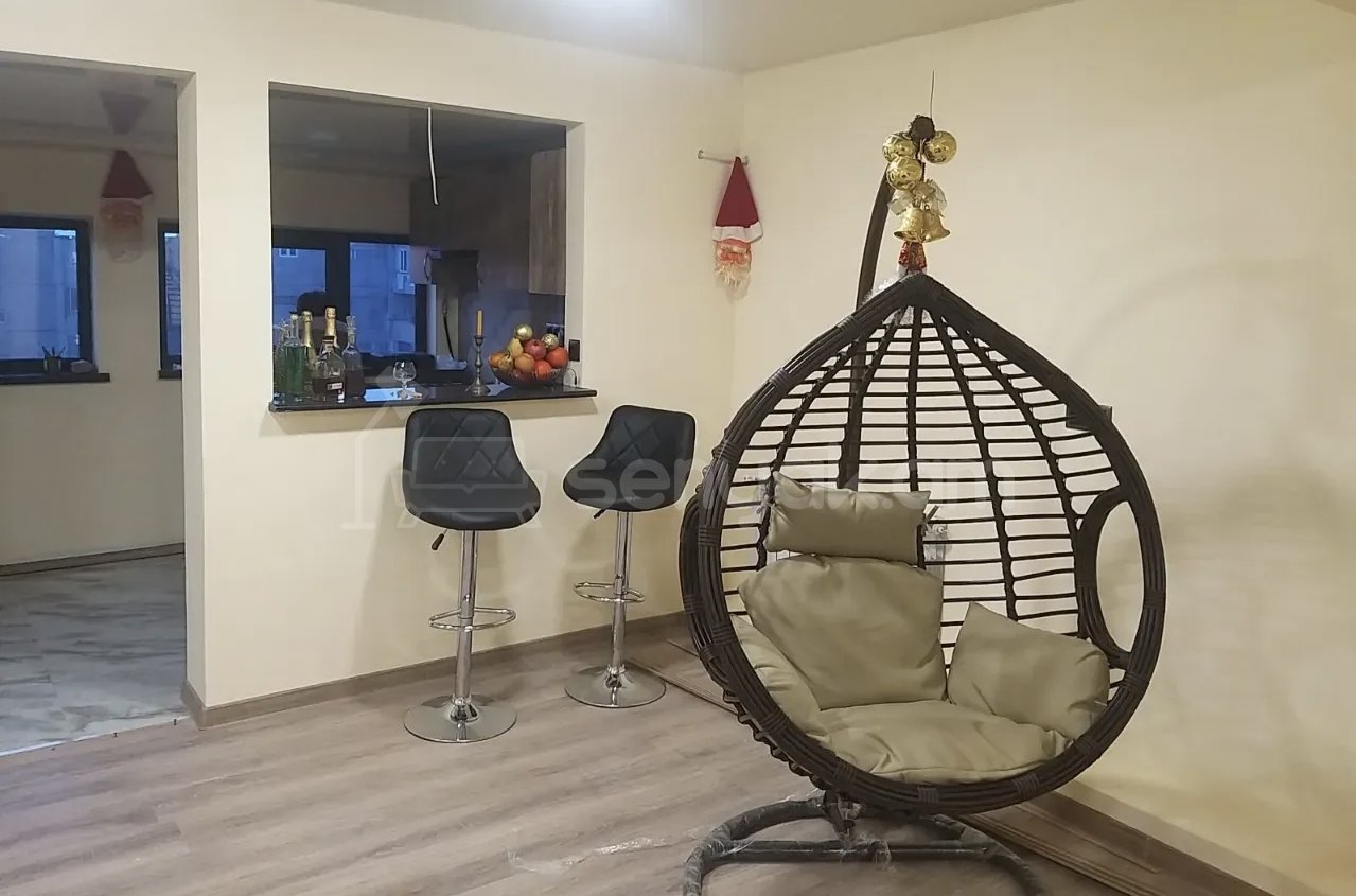 3 Սենյականոց Բնակարան, 72քմ, 9/9 հարկ, Նորմալ Վիճակում, Կահավորված, Արևկող