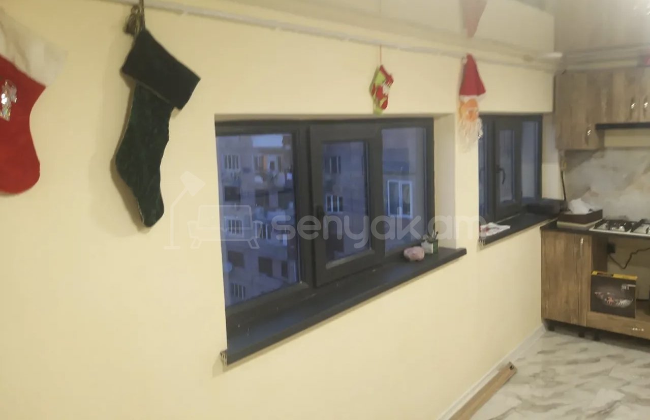 3 Սենյականոց Բնակարան, 72քմ, 9/9 հարկ, Նորմալ Վիճակում, Կահավորված, Արևկող