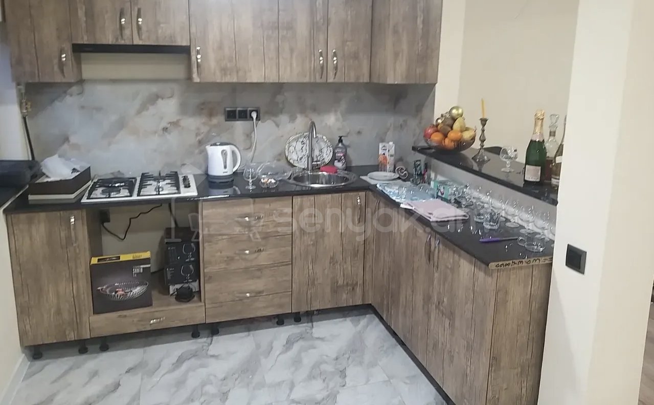 3 Սենյականոց Բնակարան, 72քմ, 9/9 հարկ, Նորմալ Վիճակում, Կահավորված, Արևկող