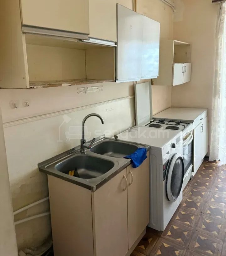 2 Սենյականոց Բնակարան, 50քմ, 3/9 հարկ, Նորմալ Վիճակում, Կահավորված, Արևկող