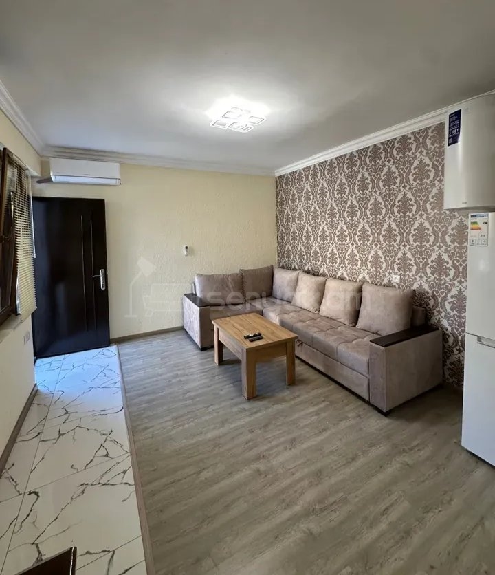 2 Սենյականոց Բնակարան Քարե Շենքում, 52քմ, 2/3 հարկ, Նորմալ Վիճակում, Կահավորված