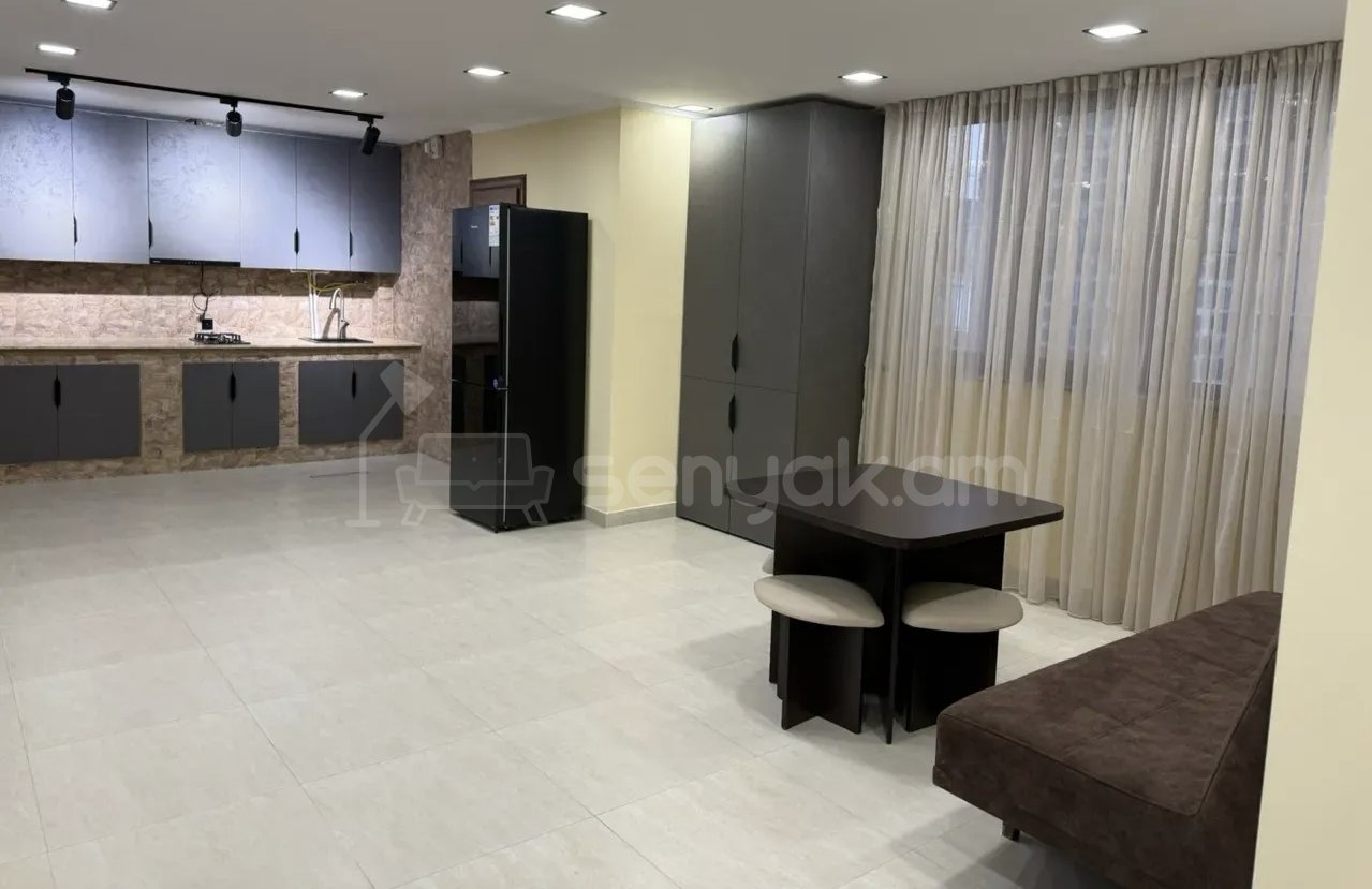 3 Սենյականոց Բնակարան Քարե Շենքում, 68քմ, 2/2 հարկ, Կապիտալ Վերանորոգված, Կահավորված