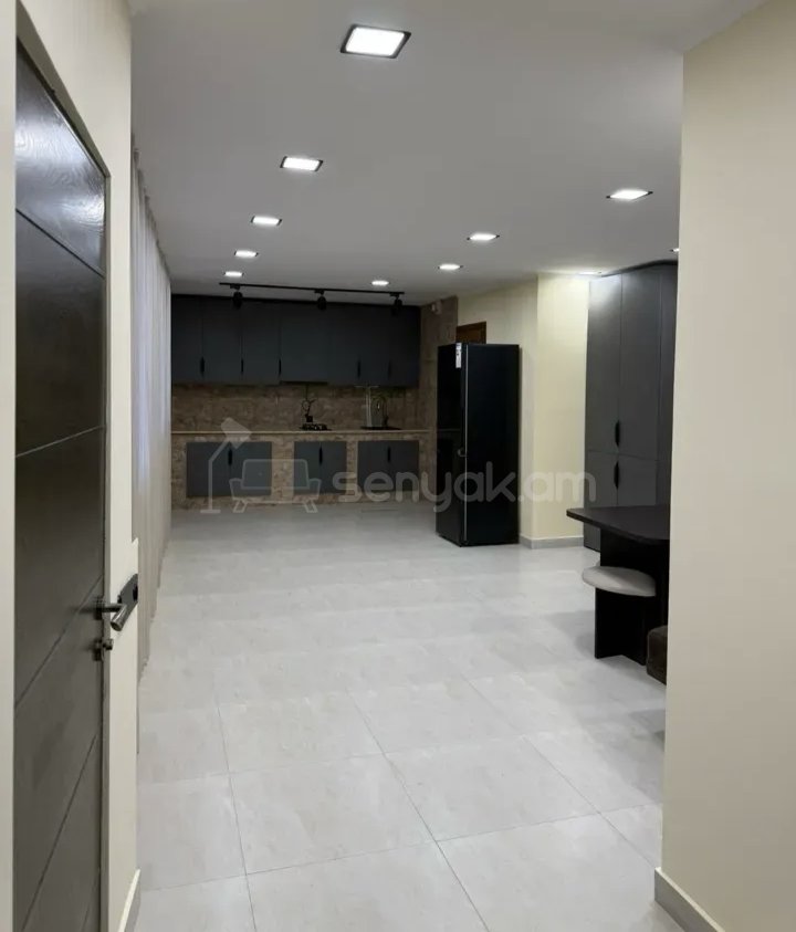 3 Սենյականոց Բնակարան Քարե Շենքում, 68քմ, 2/2 հարկ, Կապիտալ Վերանորոգված, Կահավորված