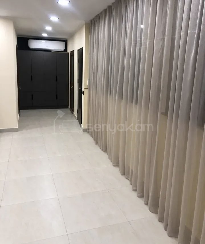 3 Սենյականոց Բնակարան Քարե Շենքում, 68քմ, 2/2 հարկ, Կապիտալ Վերանորոգված, Կահավորված