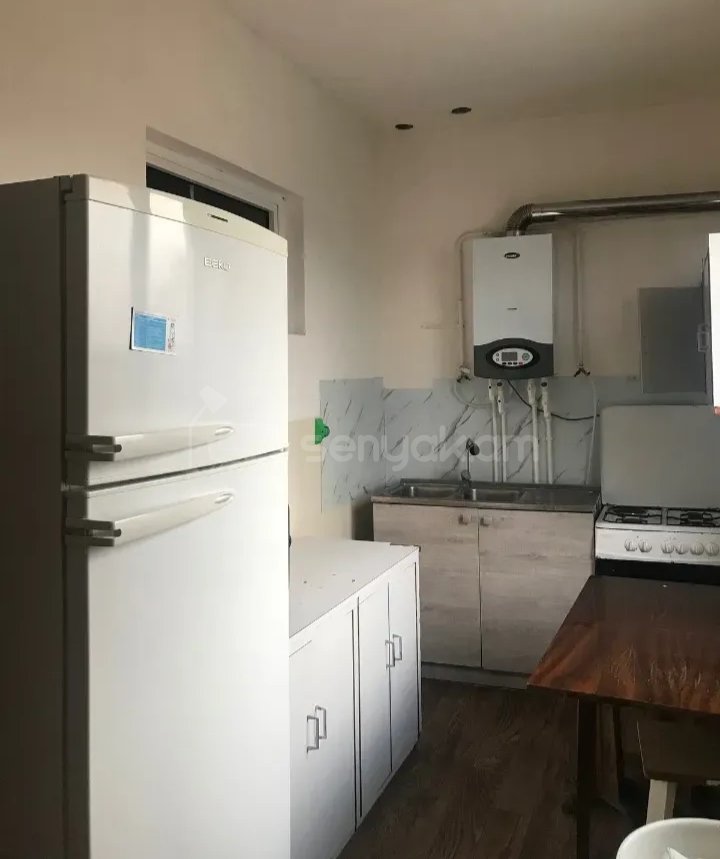 3 Սենյականոց Բնակարան Քարե Շենքում, 62քմ, 1/1 հարկ, Նորմալ Վիճակում, Կահավորված