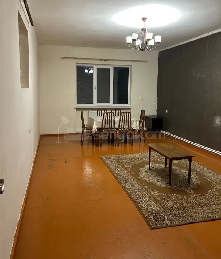 3 Սենյականոց Բնակարան Քարե Շենքում, 62քմ, 1/1 հարկ, Նորմալ Վիճակում, Կահավորված