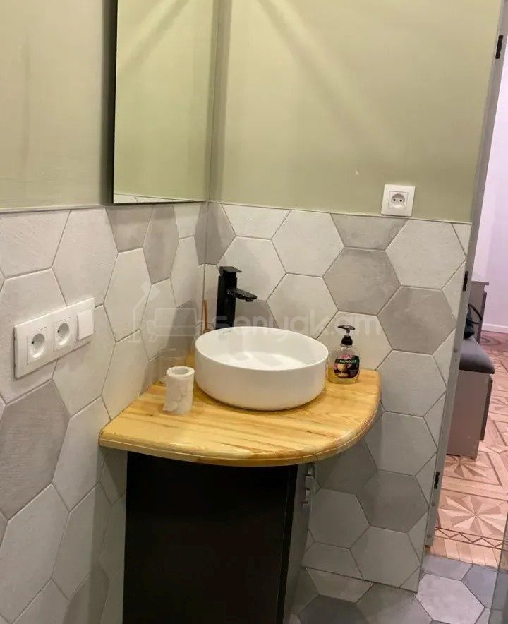 2 Սենյականոց Բնակարան Քարե Շենքում, 54քմ, 3/7 հարկ, Կապիտալ Վերանորոգված