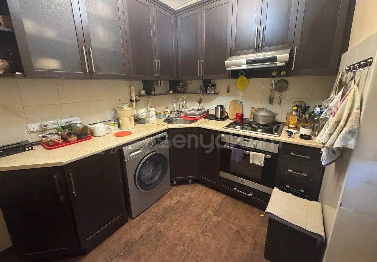 3 Սենյականոց Բնակարան Քարե Շենքում, 77քմ, 3/5 հարկ, Նորմալ Վիճակում