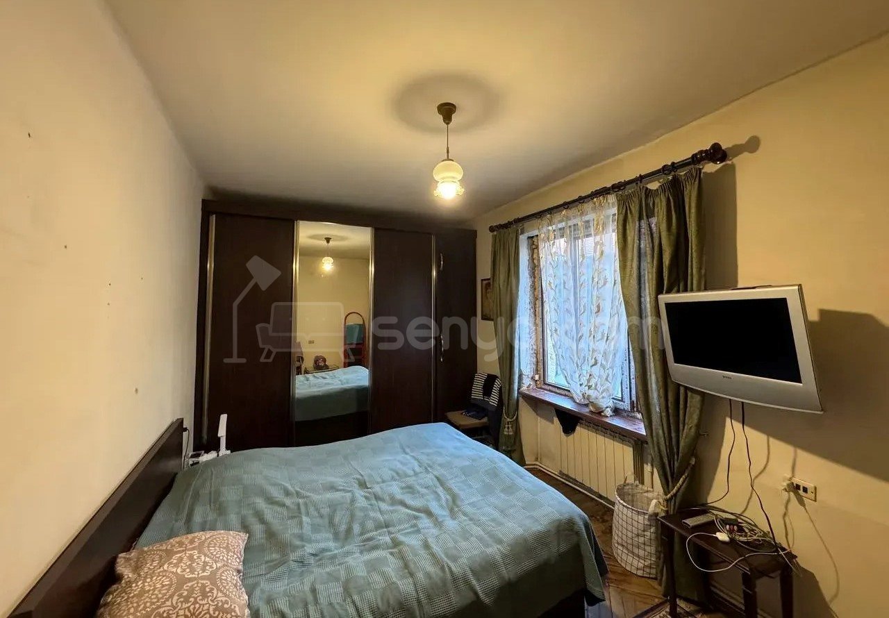 3 Սենյականոց Բնակարան Քարե Շենքում, 77քմ, 3/5 հարկ, Նորմալ Վիճակում