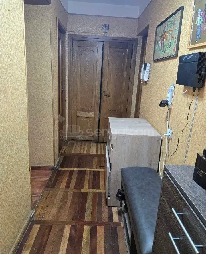 2 Սենյականոց Բնակարան Քարե Շենքում, 70քմ, 4/5 հարկ, Նորմալ Վիճակում