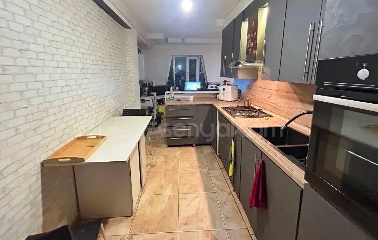 3 Սենյականոց Բնակարան, 85քմ, 9/16 հարկ, Նորմալ Վիճակում