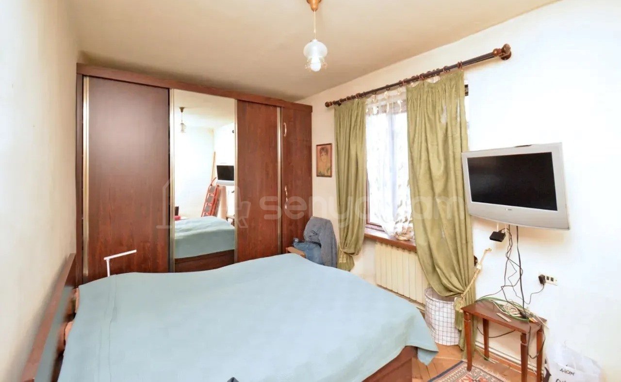 3 Սենյականոց Բնակարան Քարե Շենքում, 77քմ, 3/5 հարկ, Պետական Վիճակում