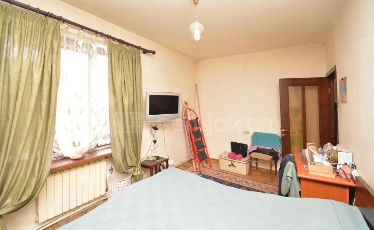 3 Սենյականոց Բնակարան Քարե Շենքում, 77քմ, 3/5 հարկ, Պետական Վիճակում