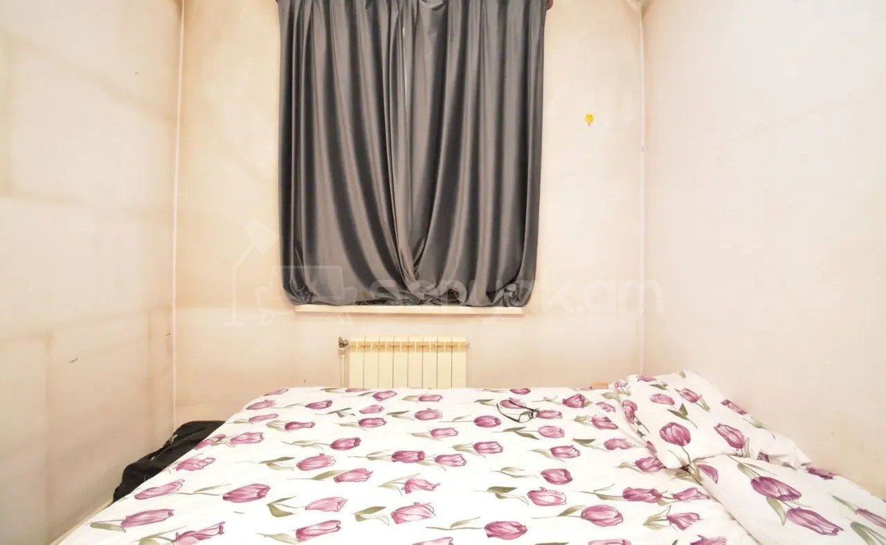 3 Սենյականոց Բնակարան Քարե Շենքում, 77քմ, 3/5 հարկ, Պետական Վիճակում