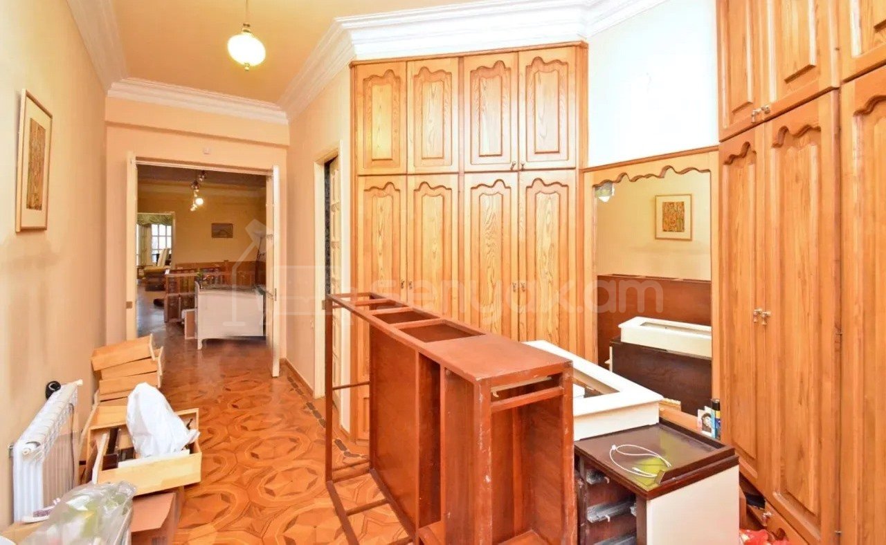 3 Սենյականոց Բնակարան Քարե Շենքում, 77քմ, 3/5 հարկ, Պետական Վիճակում