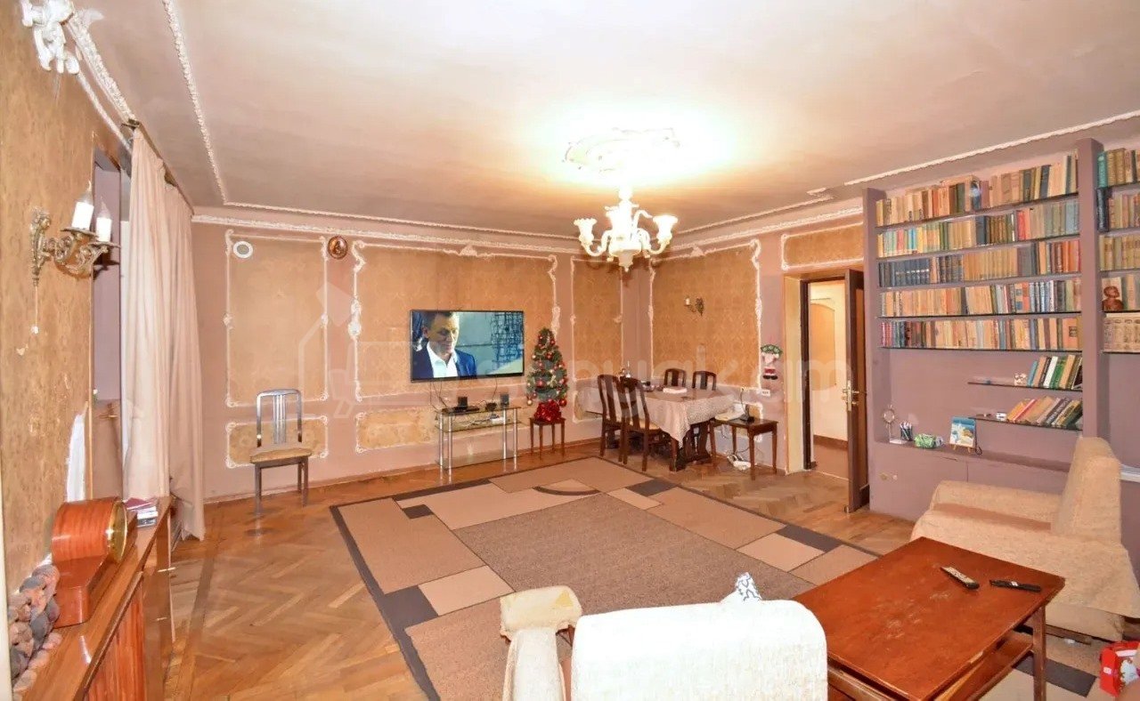 3 Սենյականոց Բնակարան Քարե Շենքում, 77քմ, 3/5 հարկ, Պետական Վիճակում