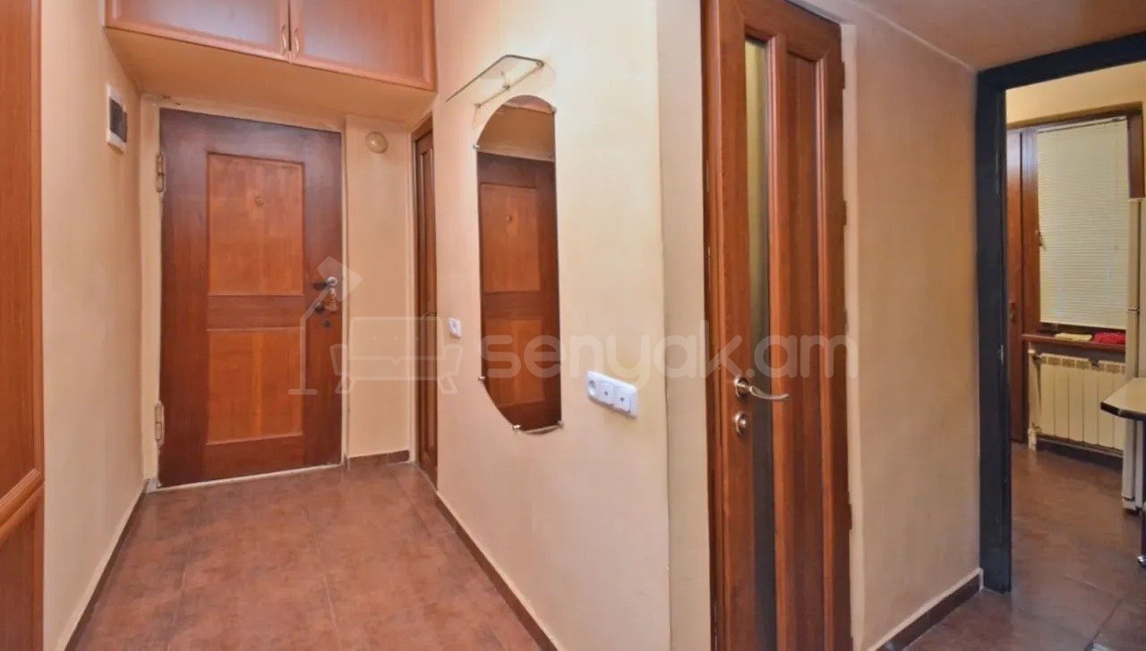 3 Սենյականոց Բնակարան Քարե Շենքում, 77քմ, 3/5 հարկ, Պետական Վիճակում