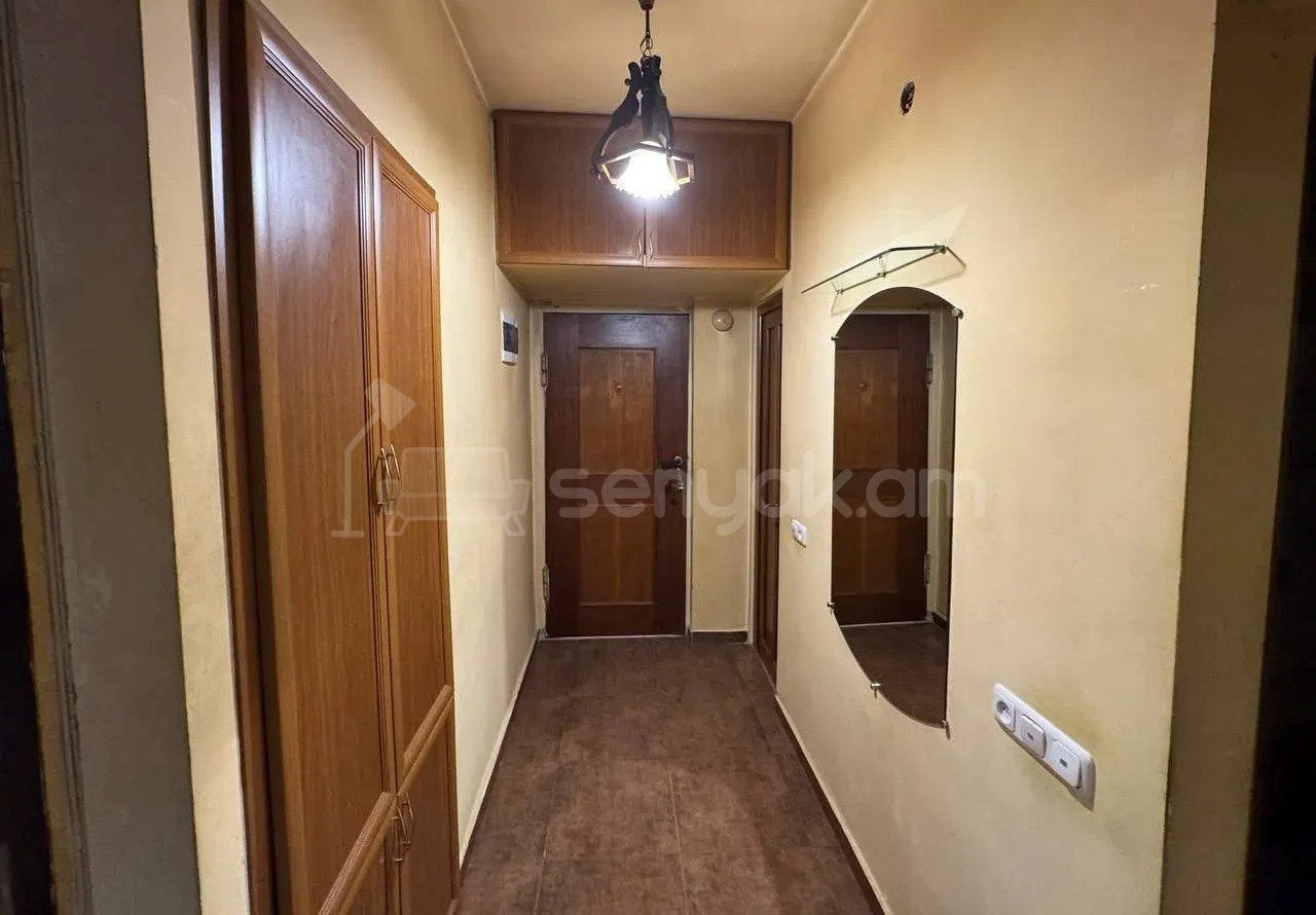 3 Սենյականոց Բնակարան Քարե Շենքում, 77քմ, 3/5 հարկ, Պետական Վիճակում