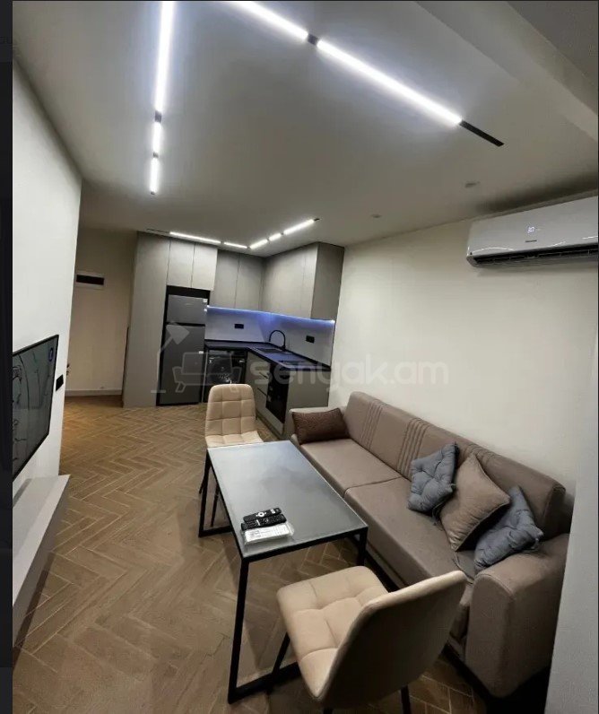 2 Սենյականոց Բնակարան Քարե Շենքում, 35քմ, 3/5 հարկ, Դիզայներական Վերանորոգված, Կահավորված