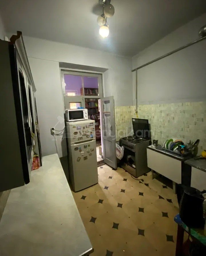 3 Սենյականոց Բնակարան Քարե Շենքում, 93քմ, 2/5 հարկ, Պետական Վիճակում