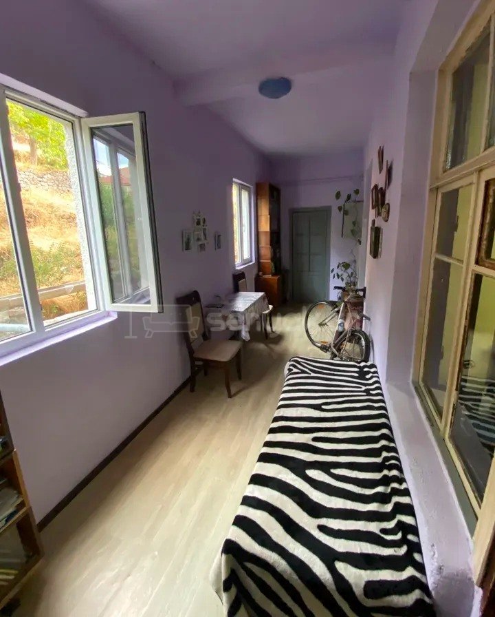 3 Սենյականոց Բնակարան Քարե Շենքում, 93քմ, 2/5 հարկ, Նորմալ Վիճակում