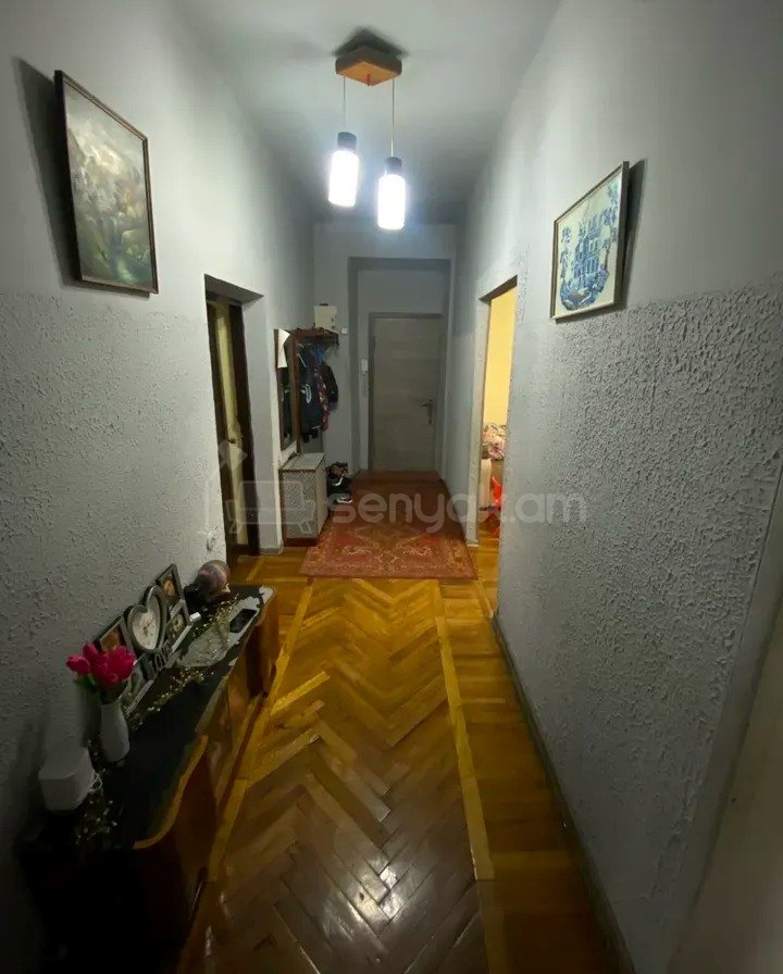 3 Սենյականոց Բնակարան Քարե Շենքում, 93քմ, 2/5 հարկ, Նորմալ Վիճակում