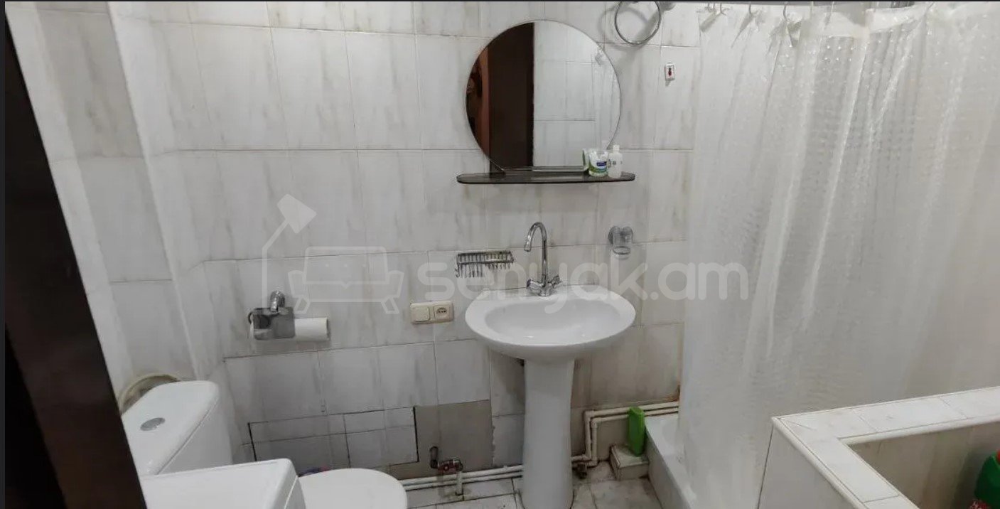 3 Սենյականոց Բնակարան Քարե Շենքում, 67քմ, 5/5 հարկ, Կապիտալ Վերանորոգված, Կահավորված