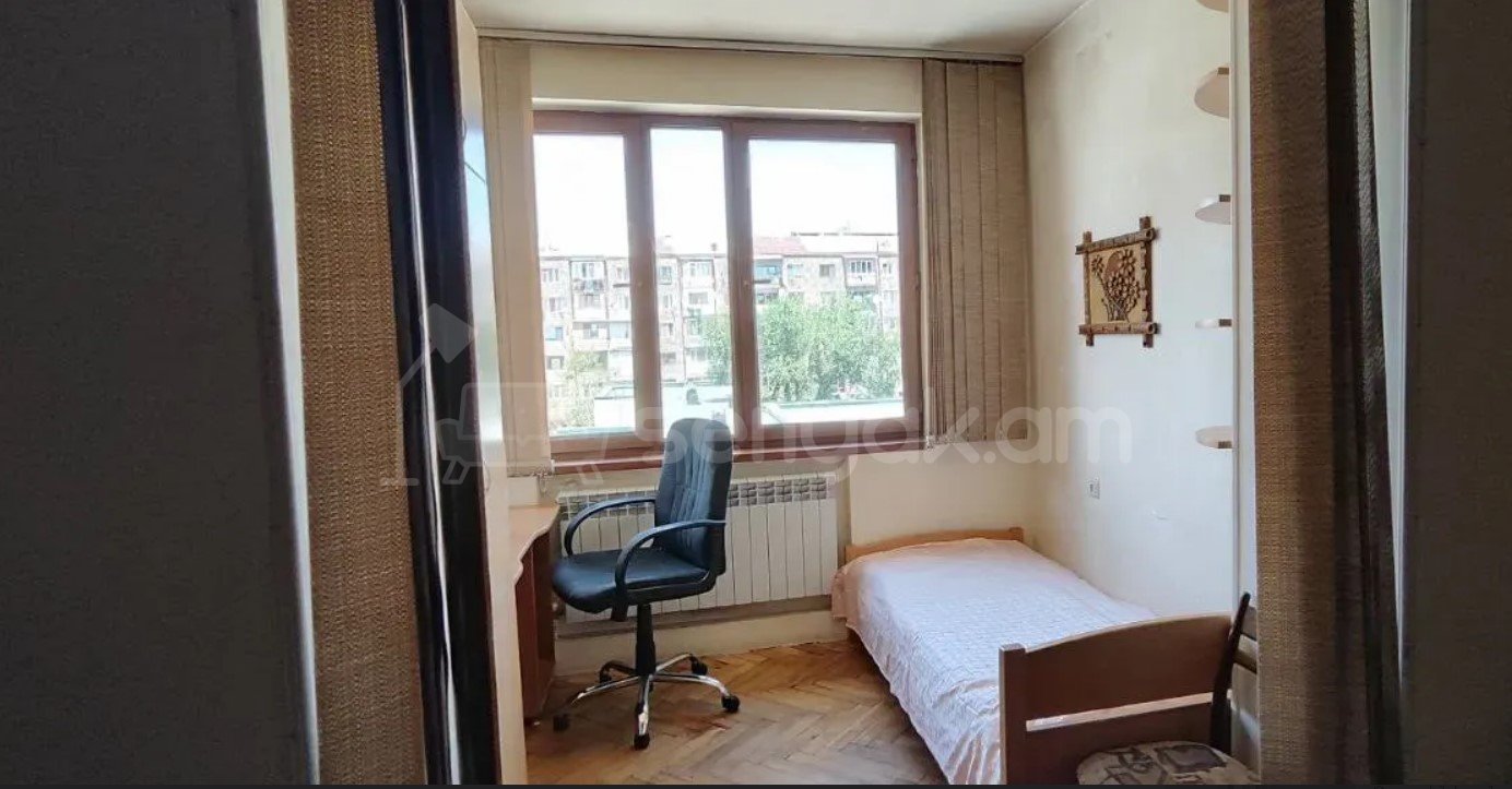 3 Սենյականոց Բնակարան Քարե Շենքում, 67քմ, 5/5 հարկ, Կապիտալ Վերանորոգված, Կահավորված