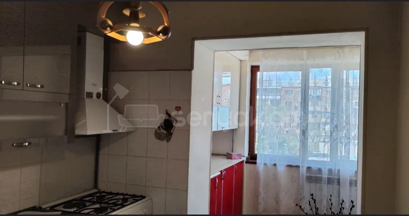 3 Սենյականոց Բնակարան Քարե Շենքում, 67քմ, 5/5 հարկ, Կապիտալ Վերանորոգված, Կահավորված