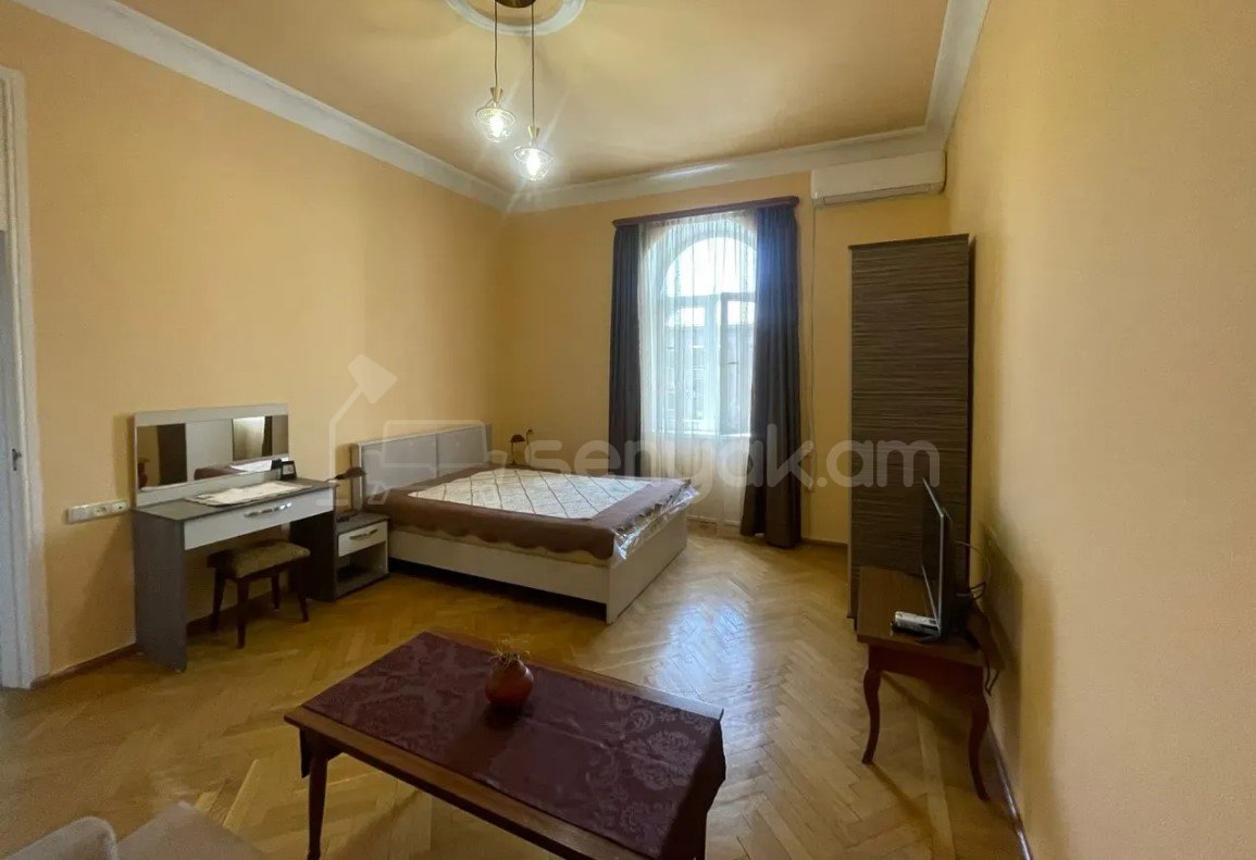 1 Սենյականոց Բնակարան Քարե Շենքում, 40քմ, 4/4 հարկ, Կապիտալ Վերանորոգված, Կահավորված