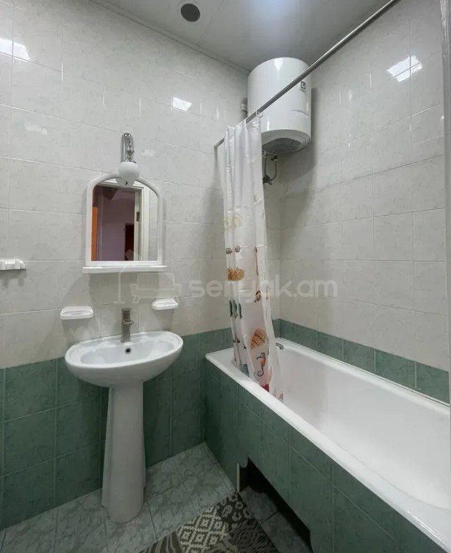 1 Սենյականոց Բնակարան Քարե Շենքում, 40քմ, 4/4 հարկ, Կապիտալ Վերանորոգված, Կահավորված