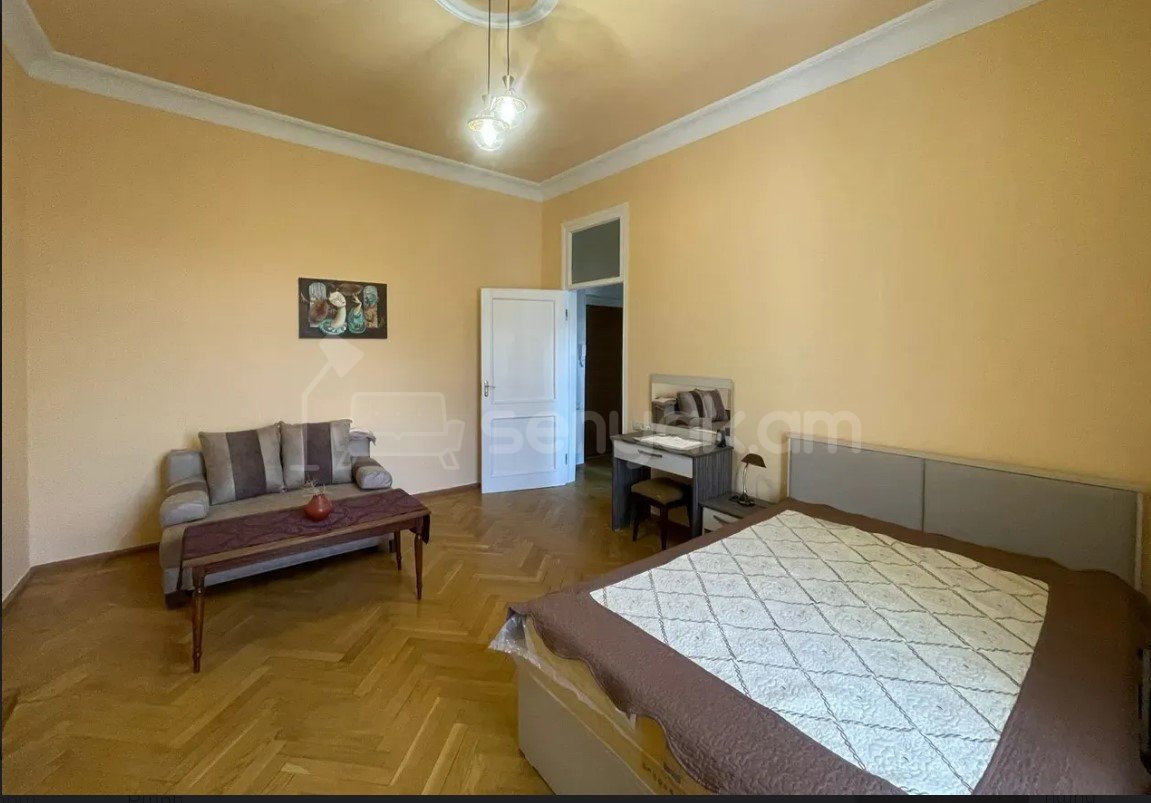 1 Սենյականոց Բնակարան Քարե Շենքում, 40քմ, 4/4 հարկ, Կապիտալ Վերանորոգված, Կահավորված